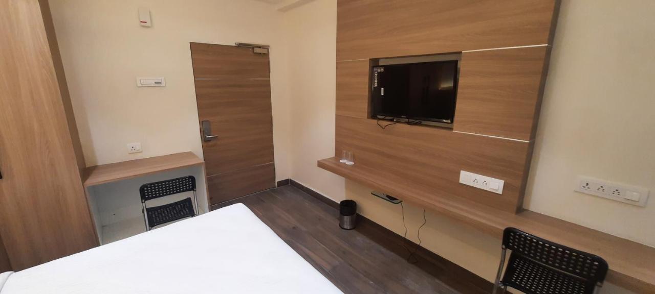 Hotel Sunrise Hospitality Vidzsajavádá Kültér fotó
