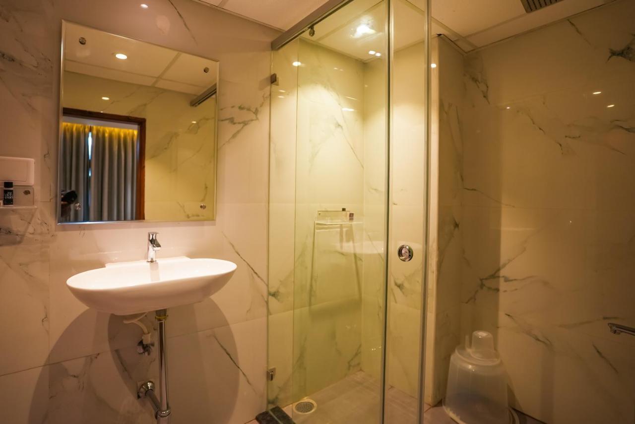 Hotel Sunrise Hospitality Vidzsajavádá Kültér fotó